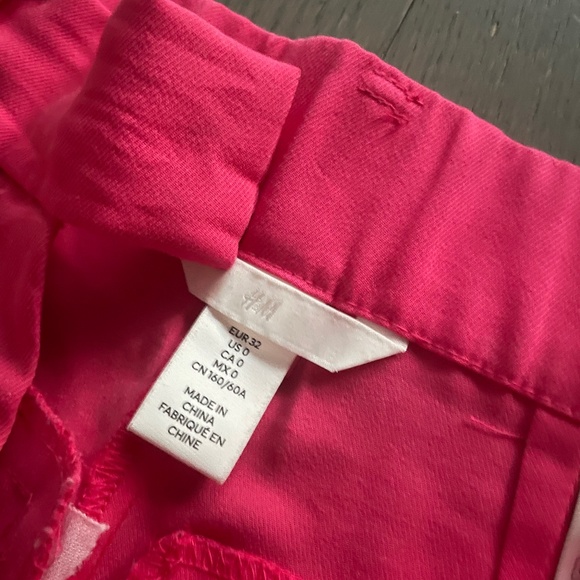 Hot pink pleated wide leg trousers - Picture 3 of 3